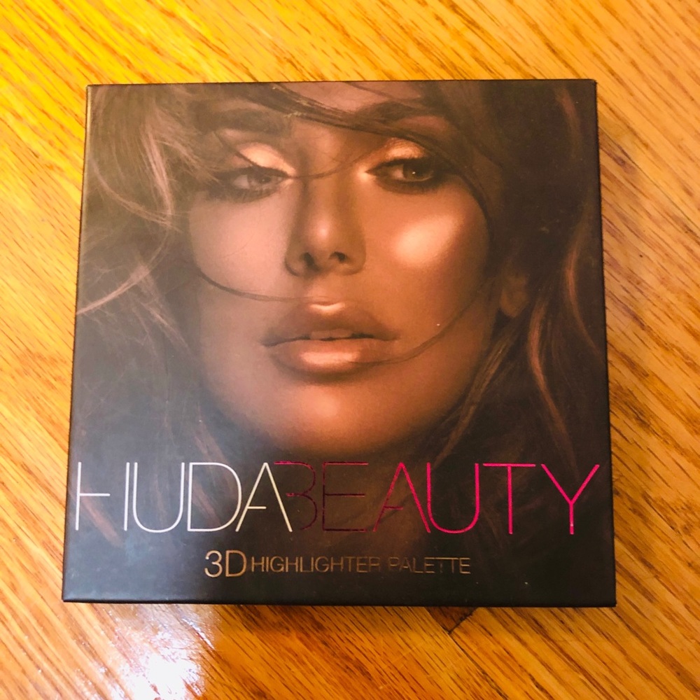 Huda Beauty 3D Highlighter Palette